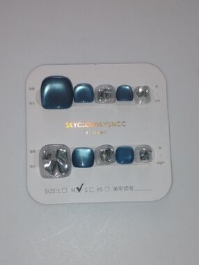Skycloud & Yuncc Blue Metallic and Silver Glitter Press-On Toe Nails